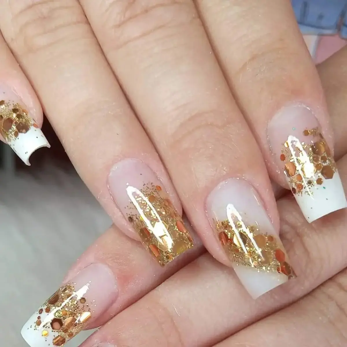 Francesinha Invertida com Glitter Dourado - detalhe