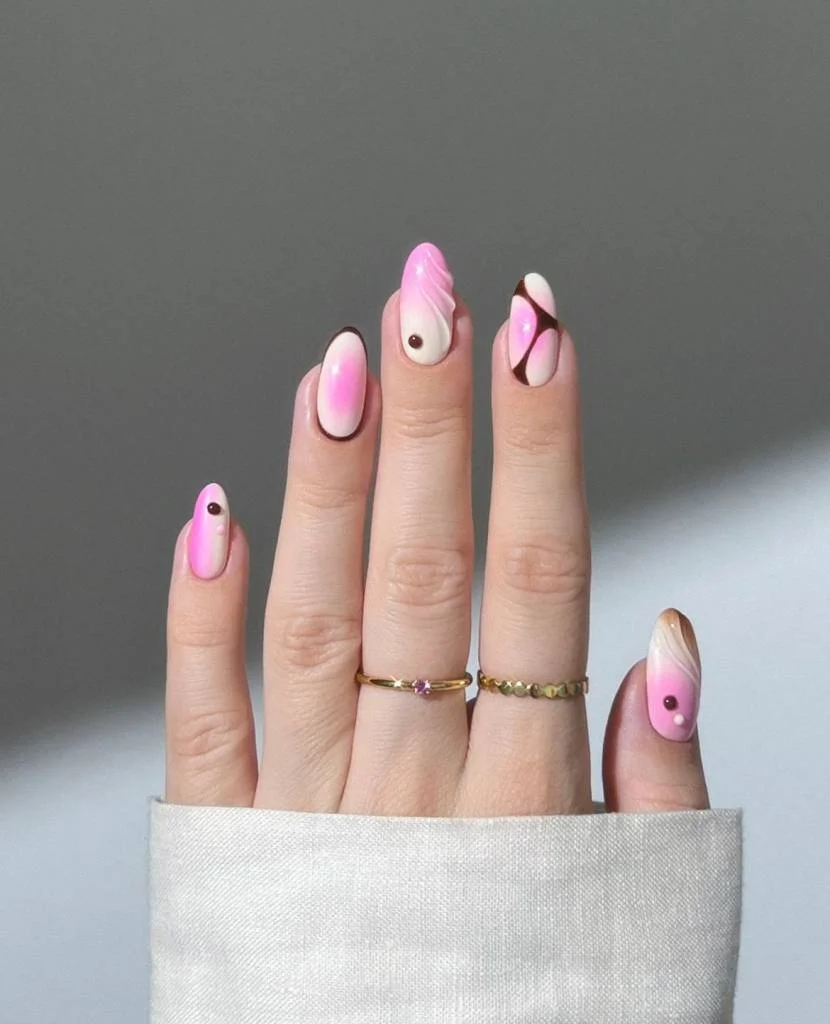 Filha Única Floral: Destaque e Romantismo com uma Unha Decorada Artesanalmente - ideia