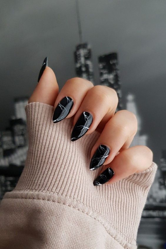 Unhas pretas decoradas: +40 Inspirações