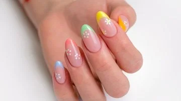 Francesinha Floral Delicada: A Doçura das Flores nas Suas Unhas - detalhe