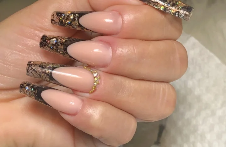 Unha de Fibra com Francesinha Reversa - ideia