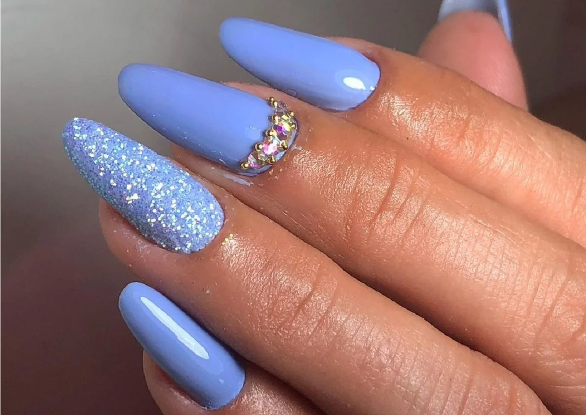unha decorada azul - referência 7