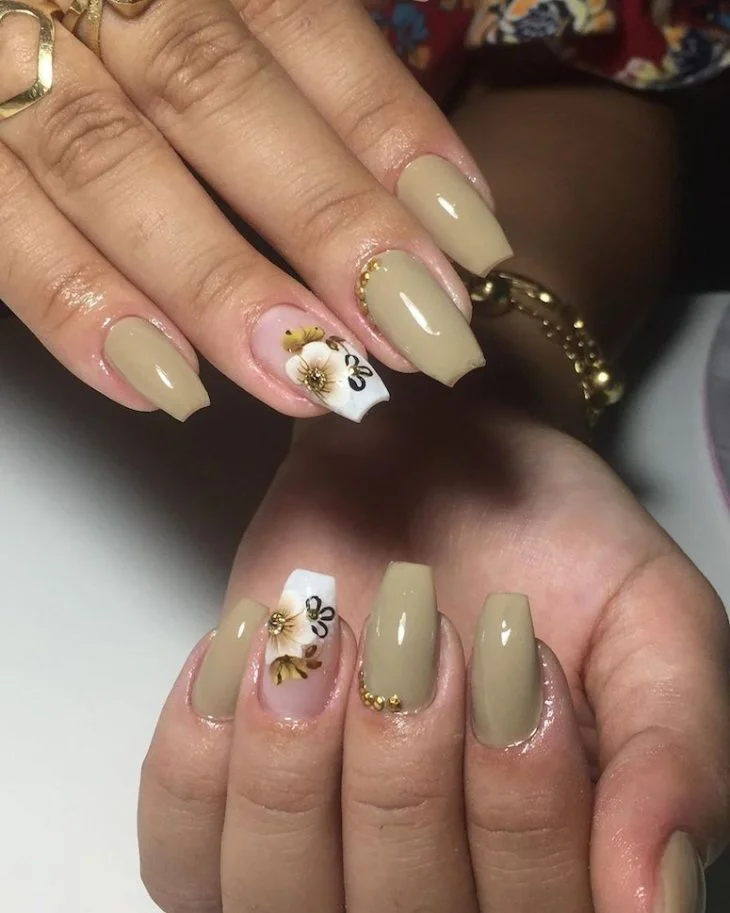 Unhas decoradas com flores: 100 ideias