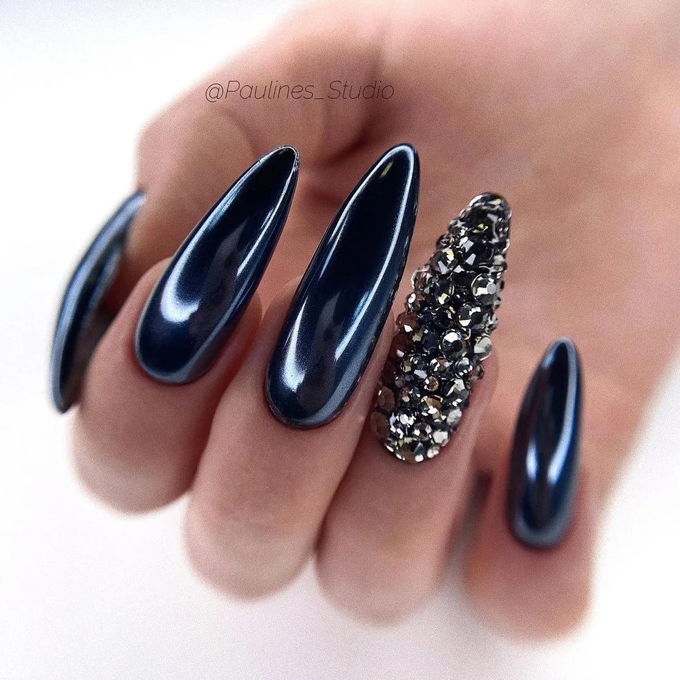 Unhas decoradas com pedras: ideias e