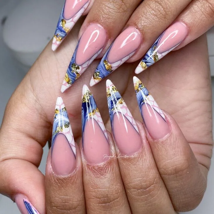 Unha de Fibra de Vidro com Francesinha Reversa: Inovação e Estilo - detalhe