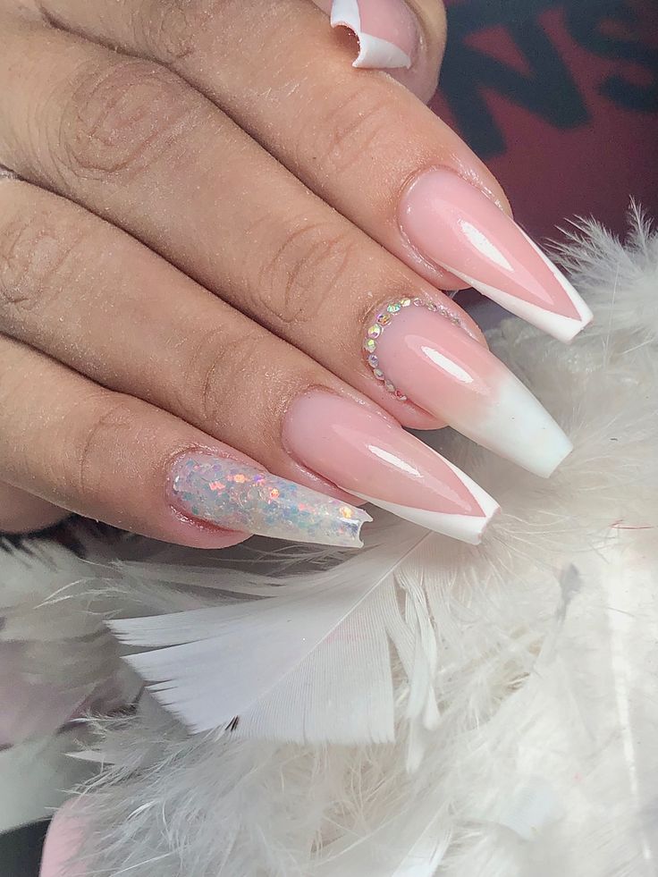 Unhas decoradas branca 🤍✨