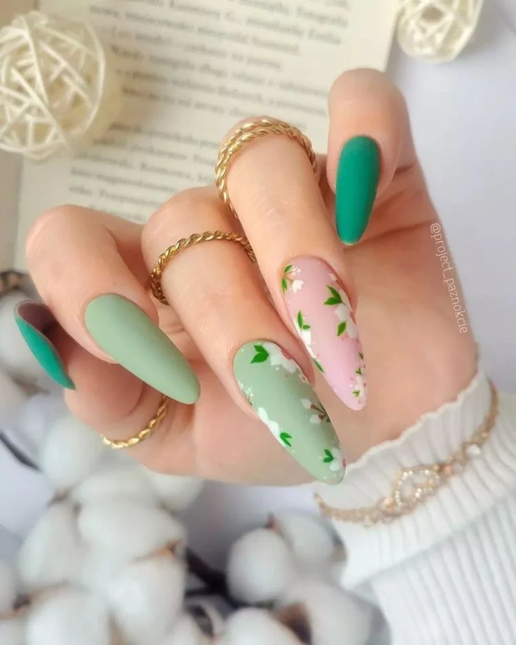 15 opções de unhas decoradas com flores -