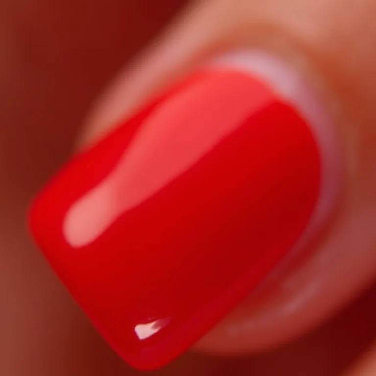 Borrões de esmalte nos cantinhos das unhas