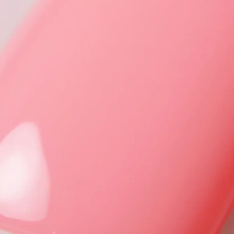 Esmalte em gel rosa claro, acabamento brilhante