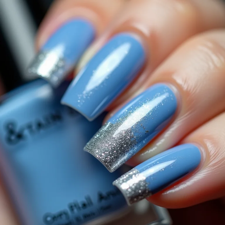 Francesinha azul com detalhes prata: elegância e brilho.