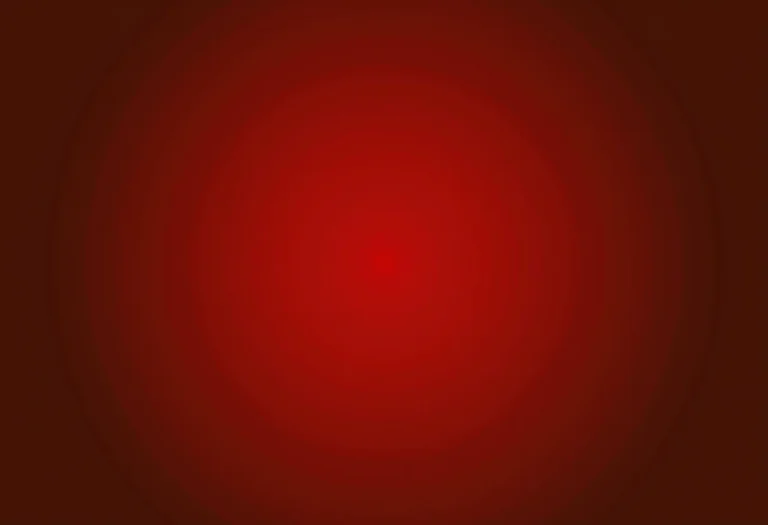 Mãos femininas com unhas em gel vermelho segurando rosa vermelha