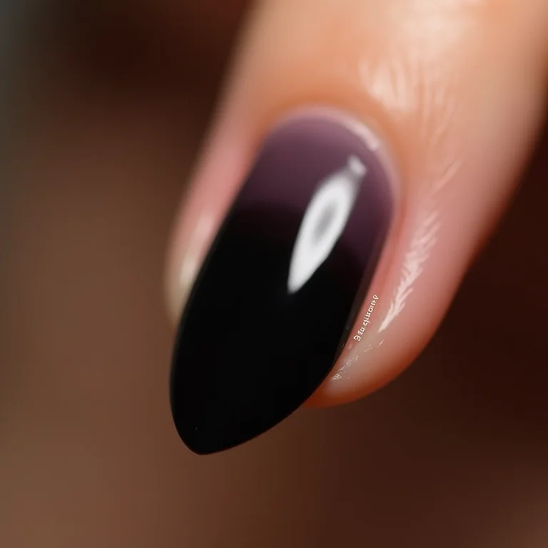 Unha nude com degradê esfumado preto