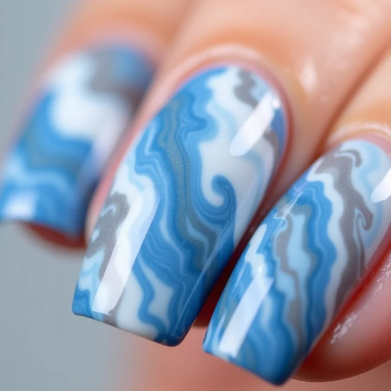 Unhas azuis com efeito mármore