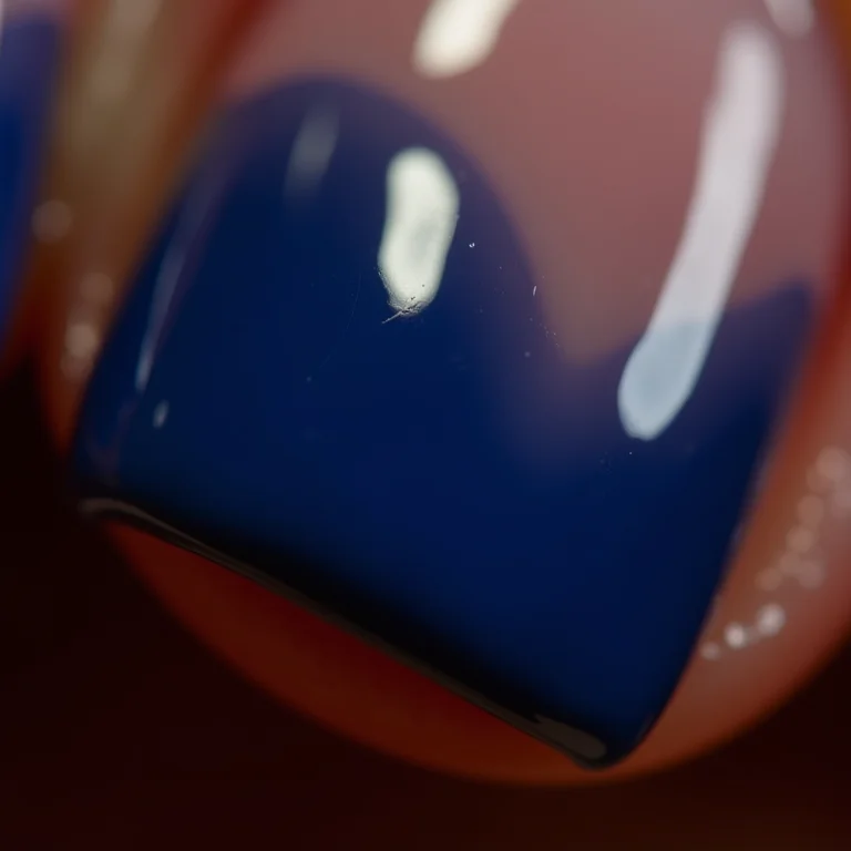 Unhas azuis da cor do mar para o Ano Novo