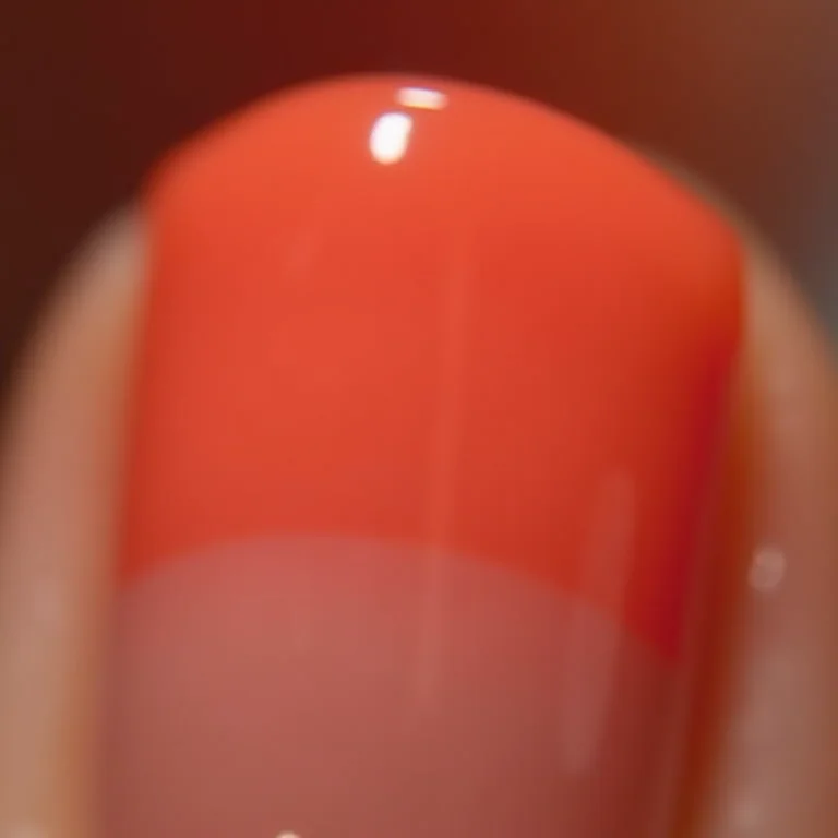 Unhas com listras vermelhas finas