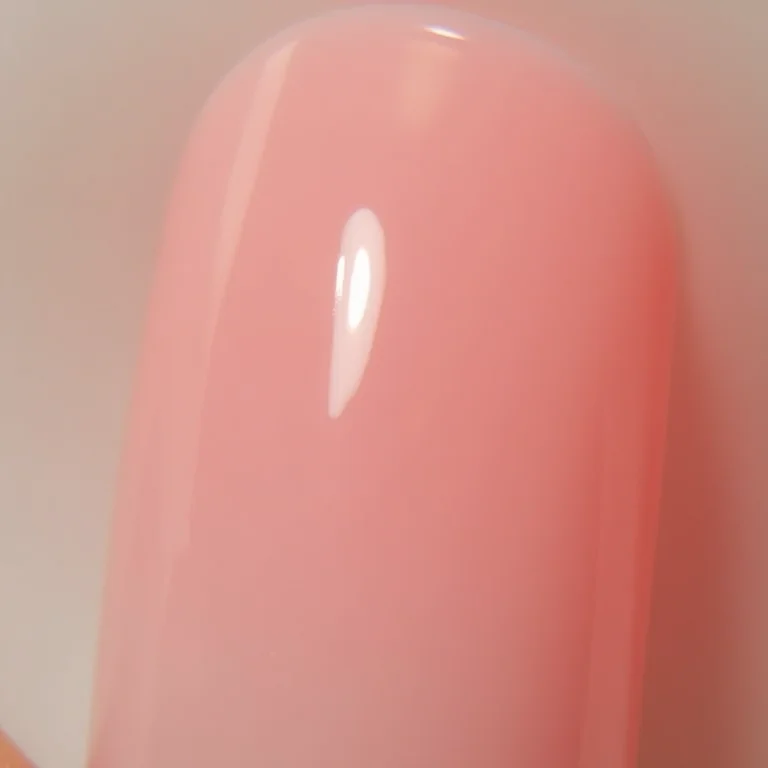 Unhas de gel com efeito ombré rosa e branco