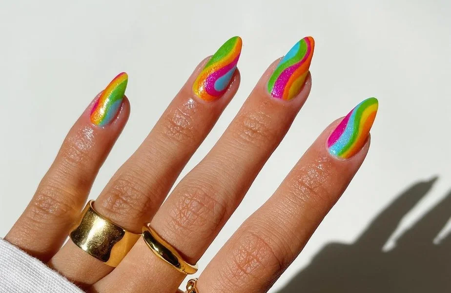 Explosão de Cores Neon com Glitter Holográfico - inspiração