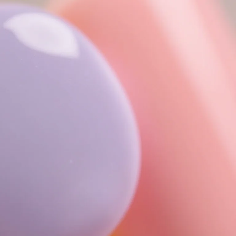 Unhas em tons pastel: lavanda, azul bebê e rosa blush