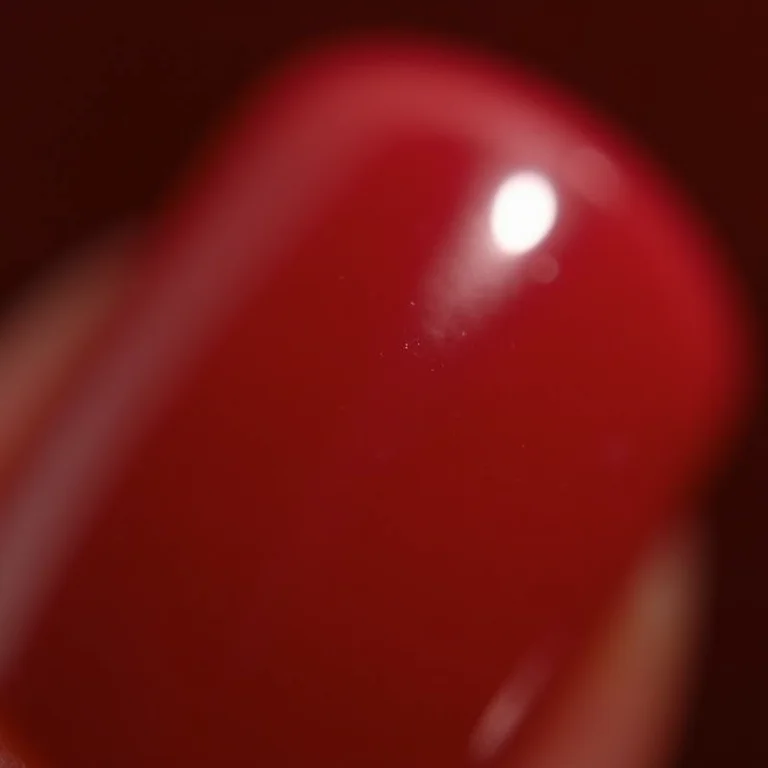 Unhas vermelho cereja escuro retrô