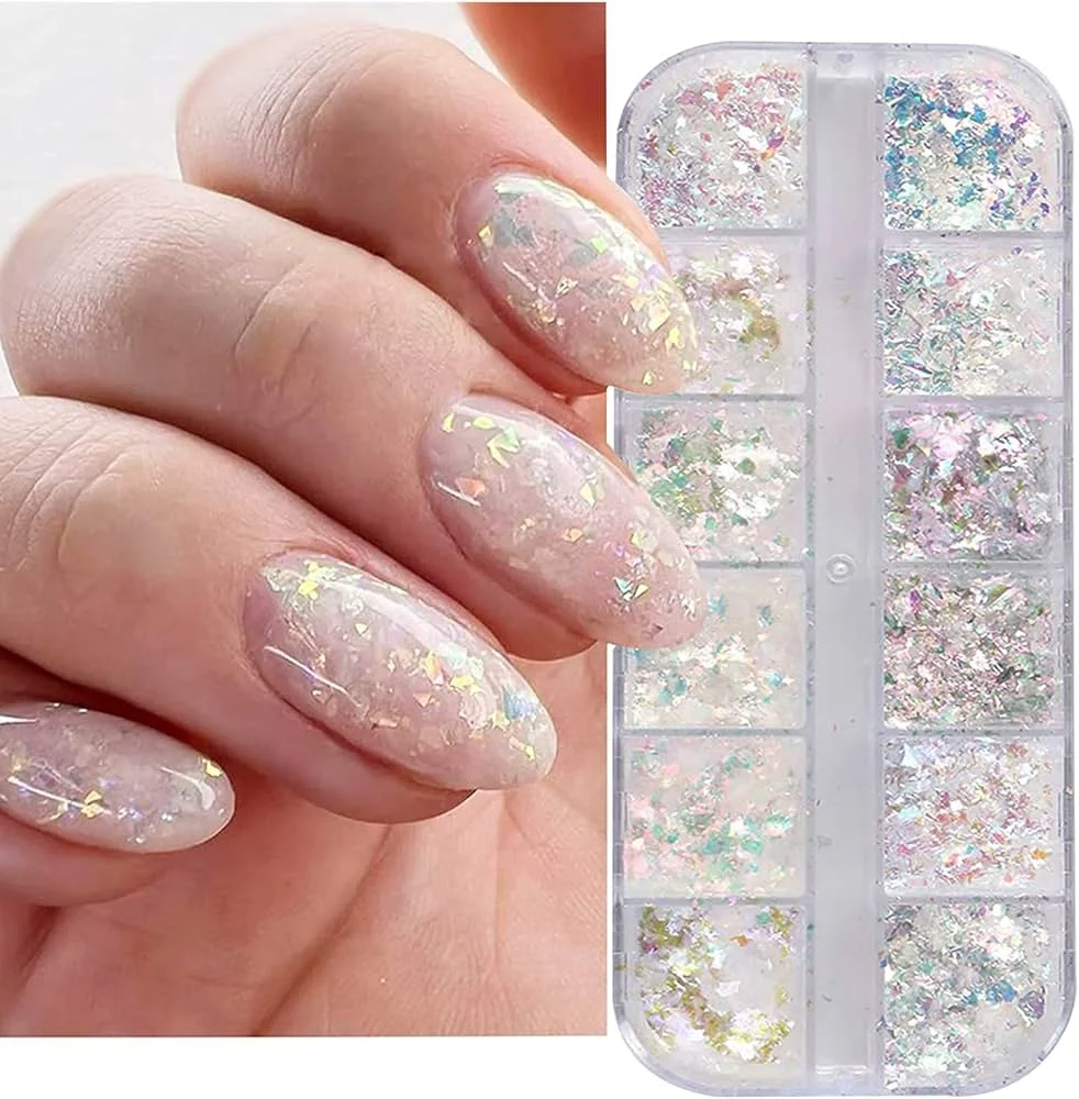 Nail Art com Glitter Degradê: Brilho Sutil para Ocasiões Especiais - detalhe