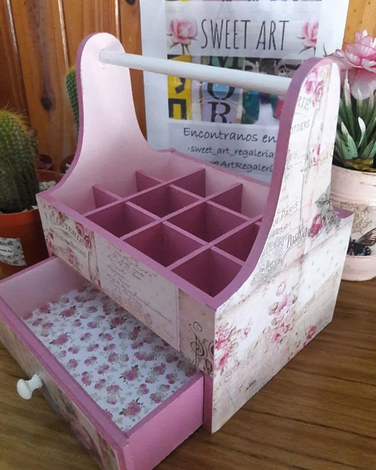 Estilo Provençal: Porta-Esmalte com Decoupage Delicada - inspiração