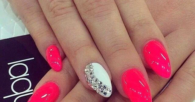 Vermelho Ferrari com Acabamento Cromado - inspiração