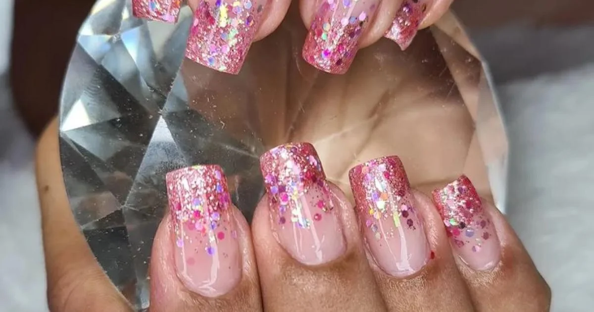 Rosa Chiclete com Glitter Rosinha Refletivo: Para Noites de Festa - inspiração
