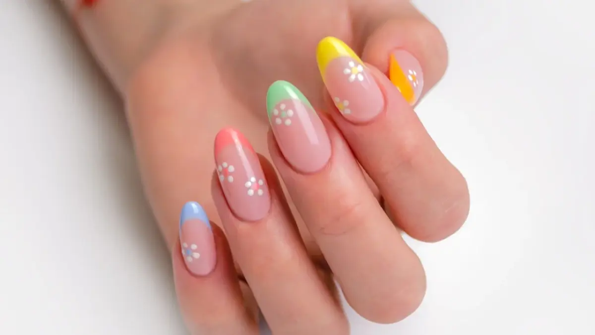 Floral Delicado: Unhas com Flores Carimbadas Suavemente - inspiração