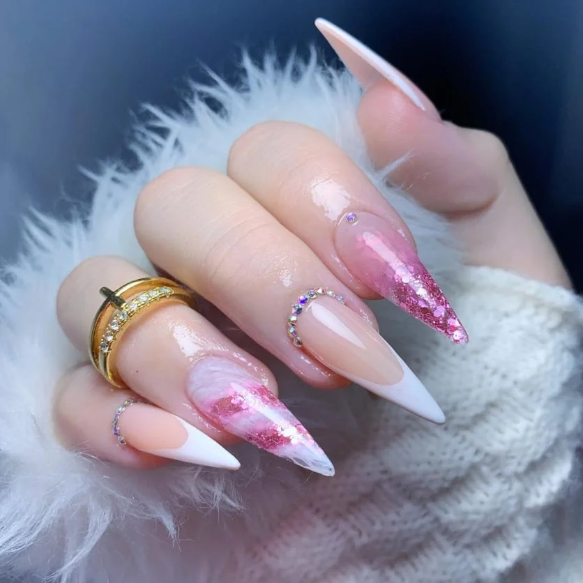 Unhas Rosas com Flores Secas Encapsuladas: Delicadeza Natural - ideia