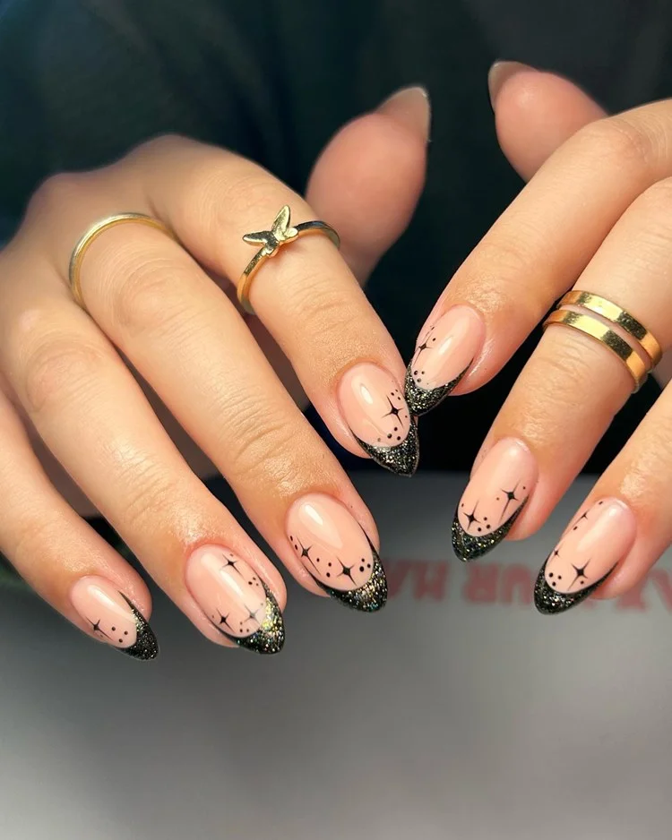 Nude com Detalhes Geométricos em Preto e Dourado - detalhe