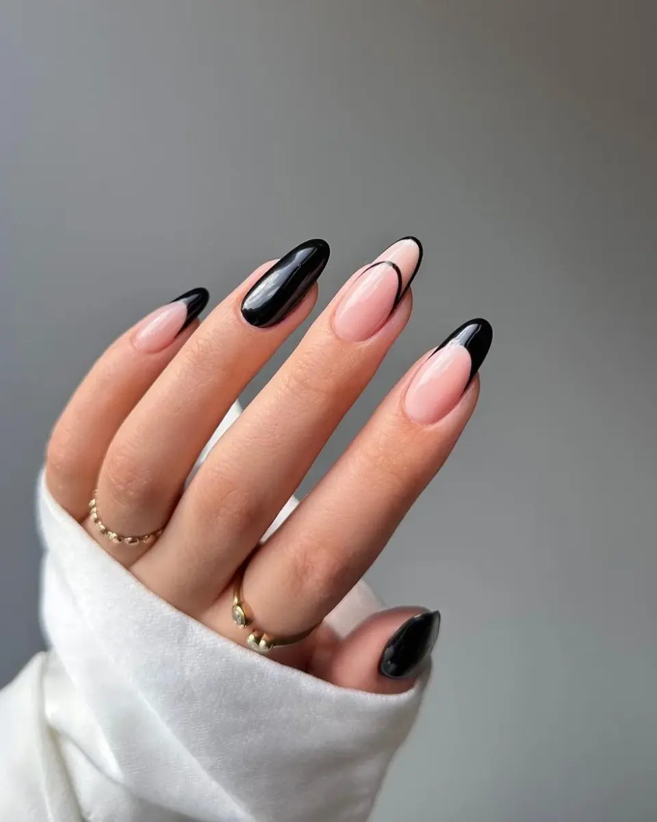 Unhas Pretas com Aplicações de Pérolas: Delicadeza Noturna - inspiração