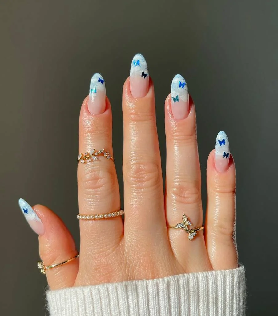 Estilo Aura Nails com Borboletas Místicas - ideia