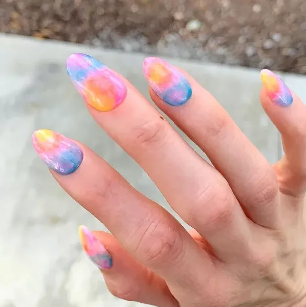 Estilo Tie-Dye Psicodélico: Uma Explosão de Cores e Criatividade - ideia