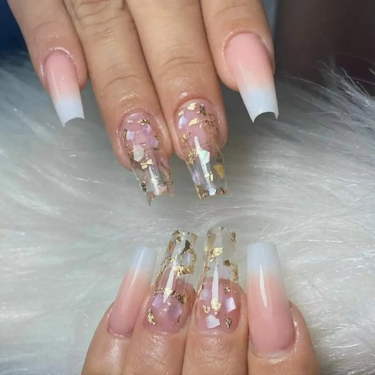Unhas de Gel Marmorizadas em Tons de Branco e Prata - ideia