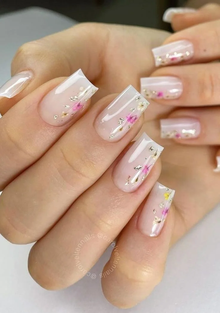 Unha de Gel com Renda Aplicada: Romantismo em Cada Detalhe - detalhe