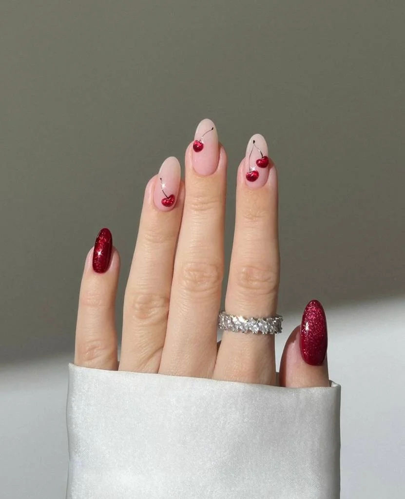 Vermelho Cereja com Flores Delicadas - detalhe