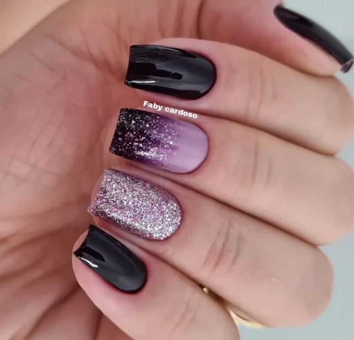 Elegância Discreta: Cascata de Glitter da Ponta - inspiração