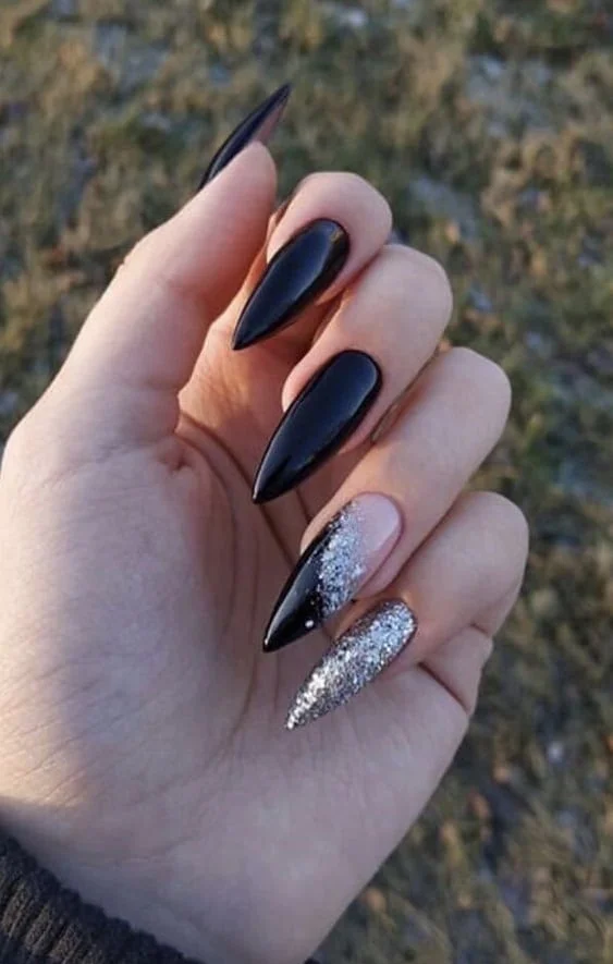 Unhas Bailarina com Spider Gel Preto e Prata - ideia