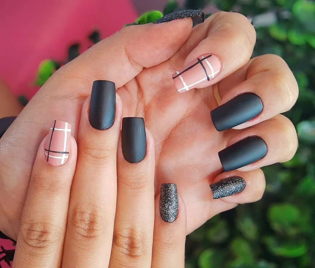 Unhas com Esmalte Fosco: Elegância e Sofisticação Sutil - ideia