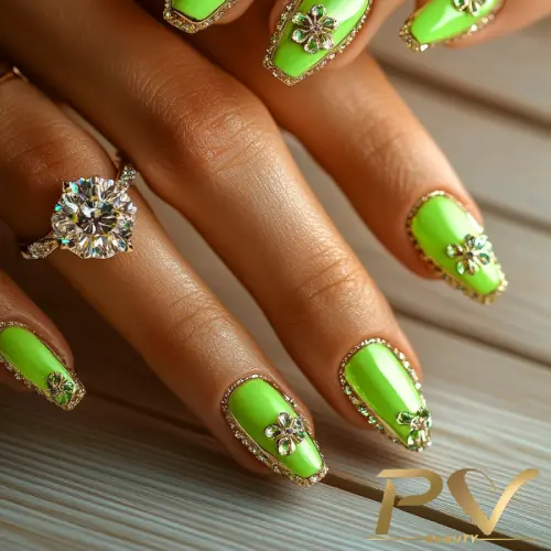 Unhas com Aplicações de Pedrarias - detalhe