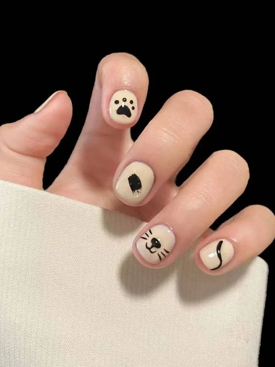 Unha de Gatinho com Olhinhos e Bigodes: Charme e Fofura em Cada Detalhe - detalhe