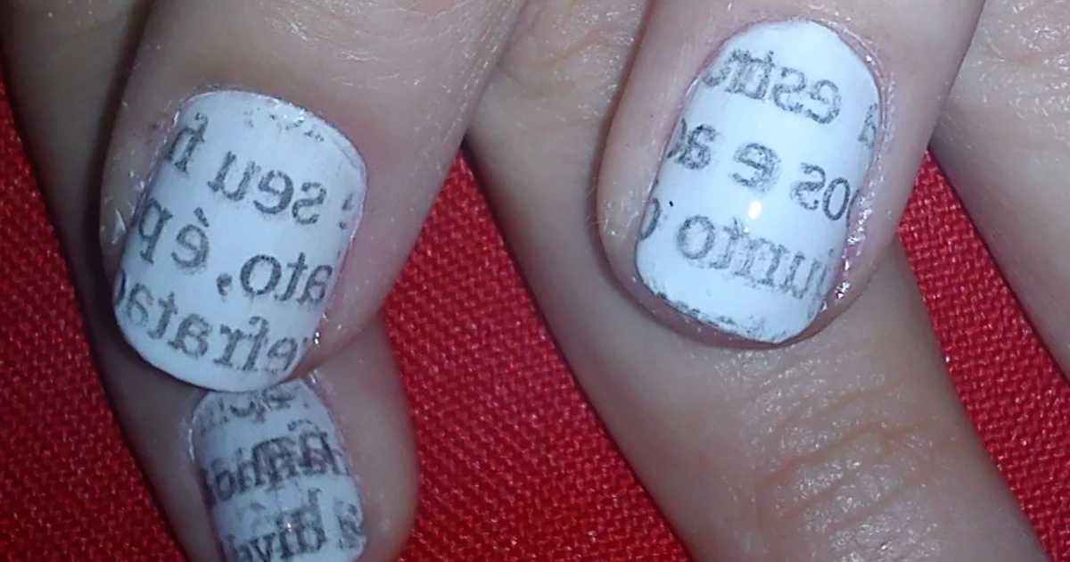 Jornal em Unhas Stiletto - detalhe