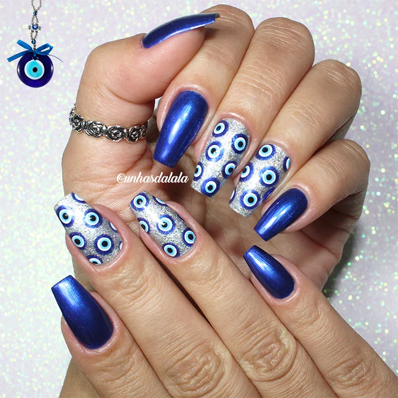 Efeito Mármore: Unhas com Textura Marmorizada e Olho Grego Azul - ideia