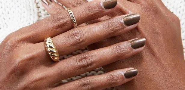 Dourado Envelhecido com Glitter: Glamour e Sofisticação - inspiração