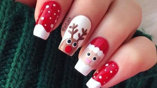 Unhas de Gel com Adesivos de Papai Noel e Renas - inspiração