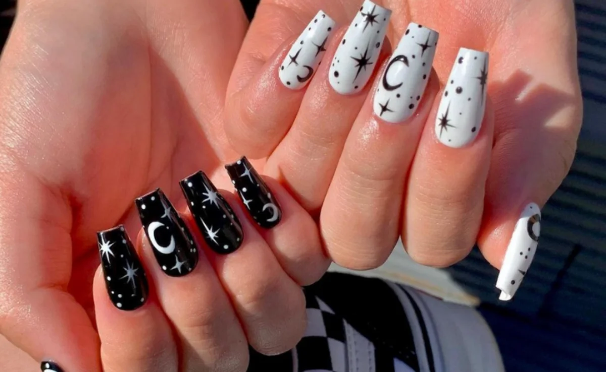 Unhas Pretas com Desenhos Tribais em Branco - inspiração