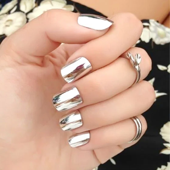 Unhas de Gel com Efeito Cromado: Um Espelho nas Suas Mãos - detalhe