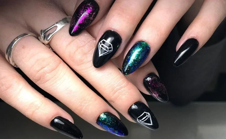 Unhas Pretas com Detalhes em Renda: Romantismo Dark - ideia