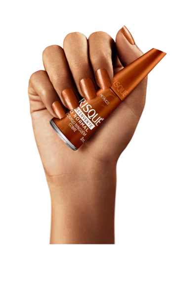 Esmalte Vermelho Queimado com Acabamento Cremoso: Elegância e Sofisticação - detalhe