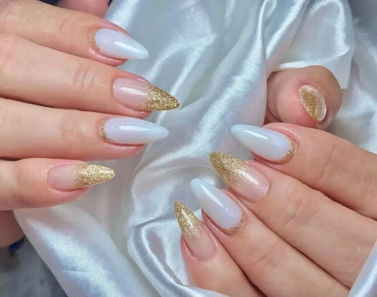 Francesinha Diagonal com Glitter Dourado - detalhe